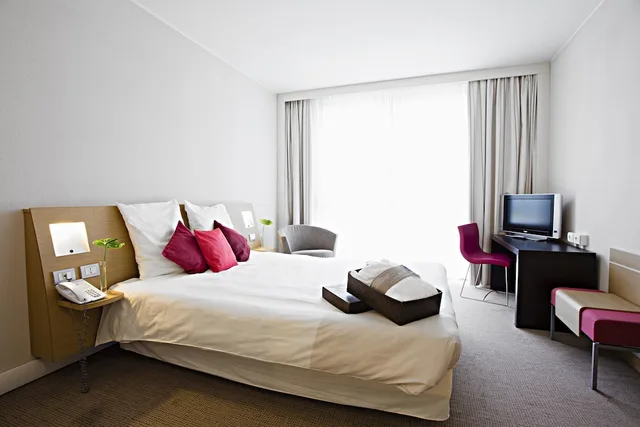غرفة تنفيذية بسرير كينج مع أريكة، Novotel Milano Malpensa Airport 3/10