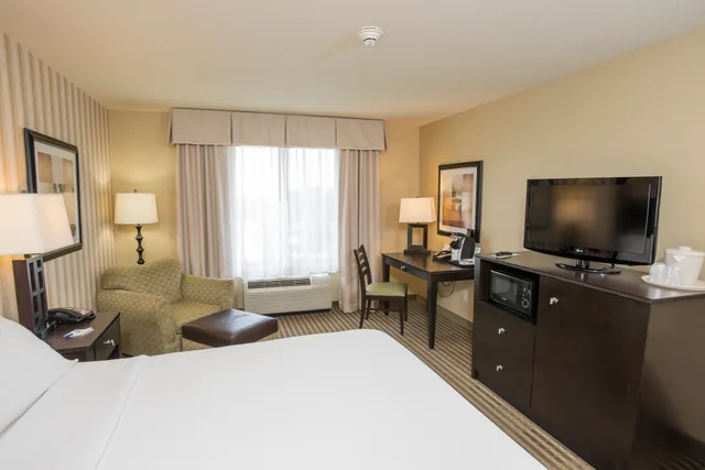 غرفة بسرير كينج، Holiday Inn Express Hotel Suites Richwood Cincinnati South 1/5