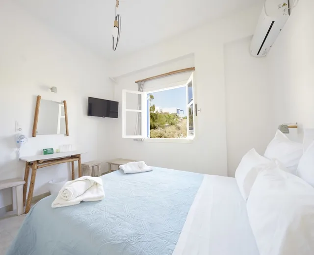 Economy, Double or Twin Bed, No Balcony، Londos 1/3