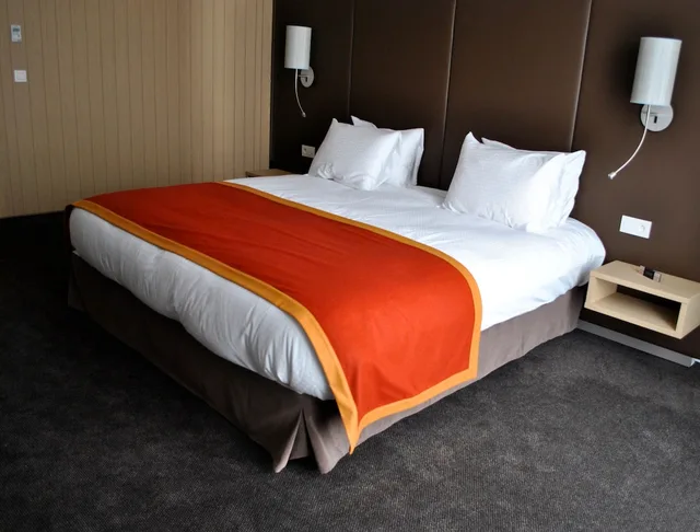 غرفة بسرير كينج، Hotel De La Source 2/8