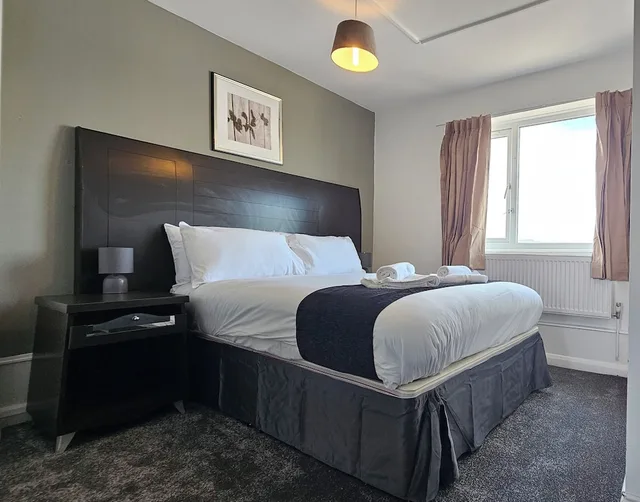 Compact, Double Bed، OYO The Strand Hotel 1/2