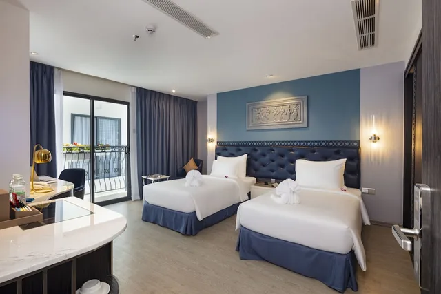 غرفة جونيور بسرير كوين بإطلالة على المدينة بشرفة، Erica Nha Trang Hotel 2/3