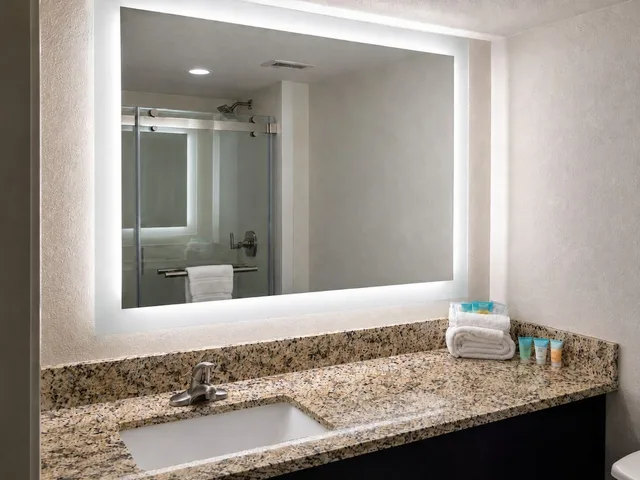 غرفة قياسية مفردة بسرير كينج، Rocky Mountain Hotel And Conference Center 8/10