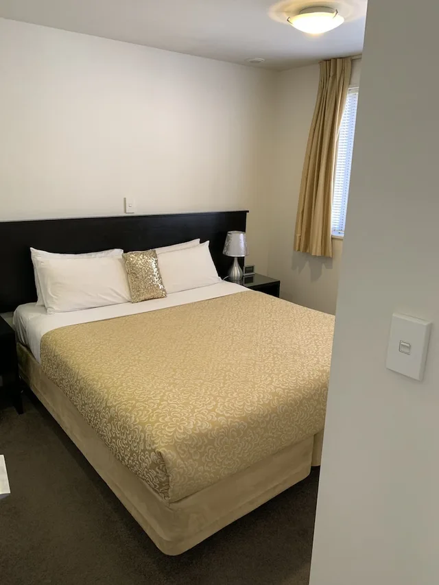 1 Bedroom, Spa, Apartment, King Bed, Corner، SALERNO MOTEL APARTMENTS 1/3