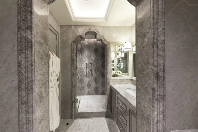 Bosphorus, Executive, Suite, King Bed, Ciragan Palace Kempinski Istanbul 5/6