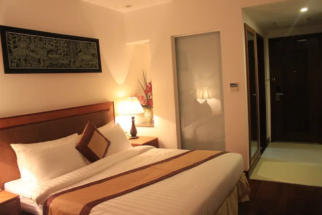 غرفة ديلوكس بسرير كينج بإطلالة على المدينة، Phnom Penh Katari Hotel 7/10