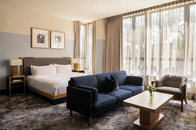 غرفة جونيور بسرير كينج، Clayton Hotel and Members Club 5/10