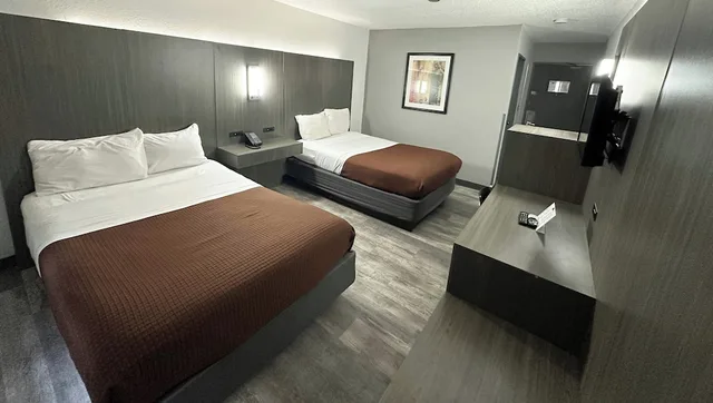 غرفة بسريرين مزدوجين، Magnuson Hotel Fort Wayne North Coliseum 6/10