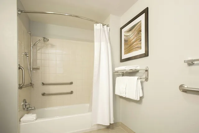 Room, King Bed, Sofa, Large, Accessible, Courtyard Austin Airport 4/4
