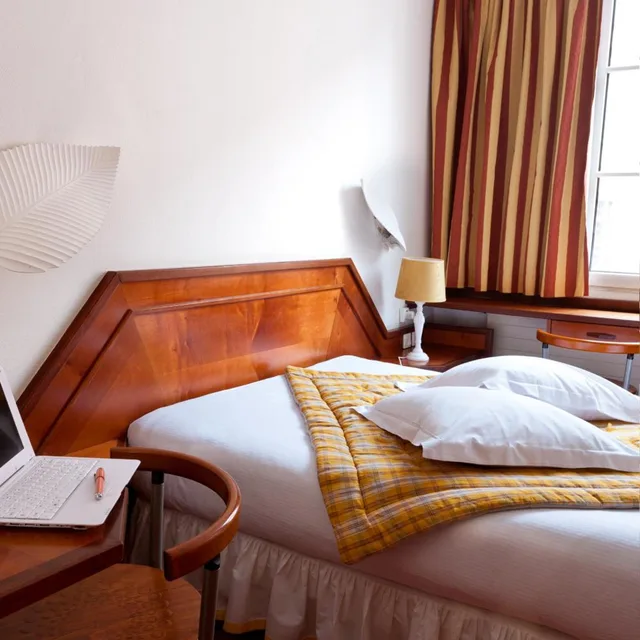 Single, French Bed، Hôtel Suisse 6/8