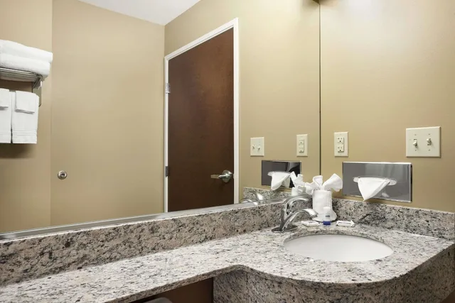 غرفة بسرير كوين، Microtel Inn Suites By Wyndham Cambridge 4/4