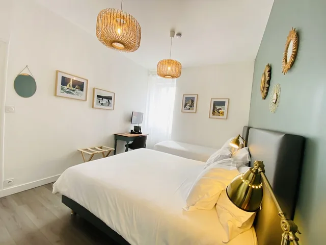 غرفة قياسية ثلاثية بسرير مزدوج وسرير فردي، Hôtel Saint-Michel 3/4