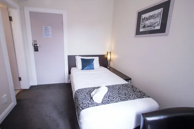 Single Room with Ensuite، Hotel Waterloo Backpackers 1/4
