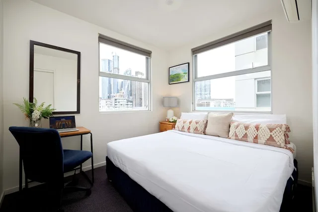 4 Bedrooms, Apartment, 4 Beds, King and Queen Bed, Sofa, Arrow On Swanston 2/10