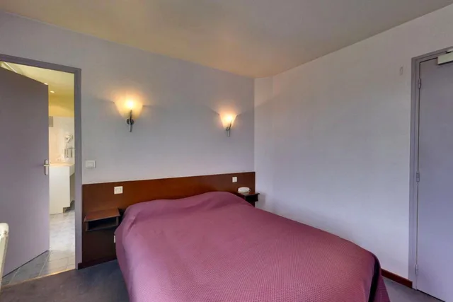 غرفة قياسية بسرير مزدوج، LOGIS AUBERGE DES VIEUX CHENES 1/1