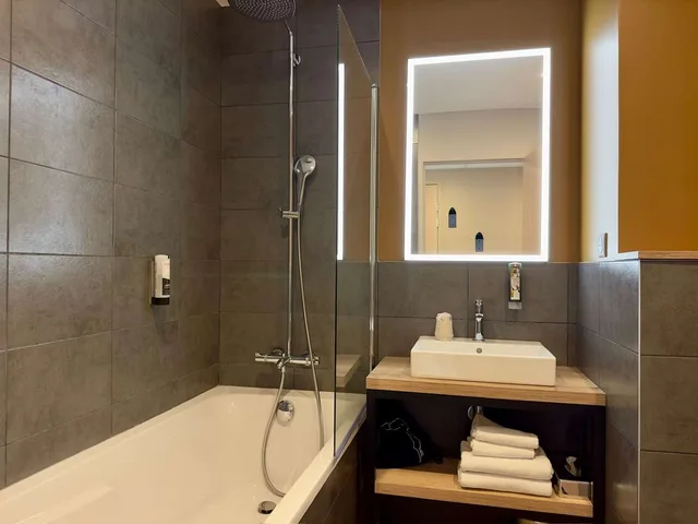 Court, Family, Apartment, Queen Bed, Sofa, Kitchenette، Best Western Hotel Coeur de Maurienne 5/6