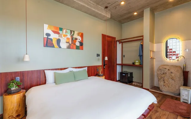 Elite, King Bed, Pi Hostel 2/6