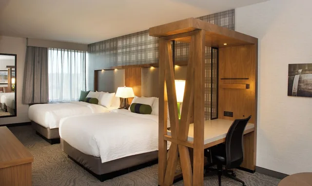 جناح بسريرين كوين مع أريكة لذوي الإعاقة، Springhill Suites Bend 3/5