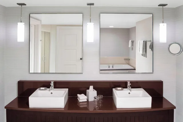 جناح بسرير كينج، Le Meridien Arlington 6/8
