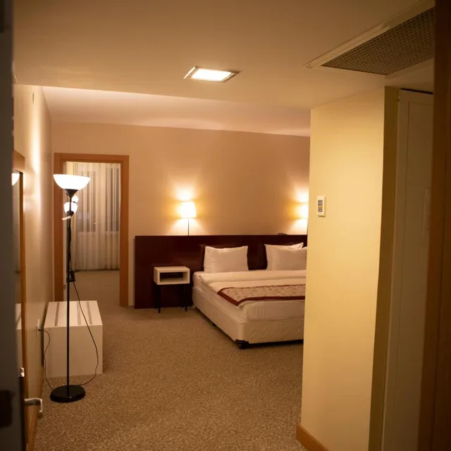 جناح بشرفة، Trakya City Hotel 8/10