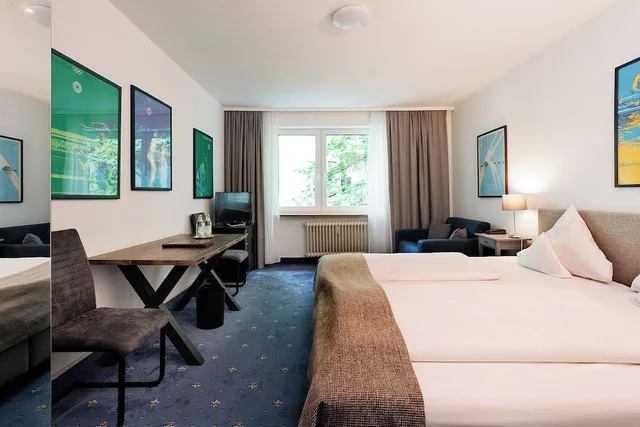 غرفة ثلاثية بسريرين منفصلين بإطلالة على المدينة مع أريكة، Hotel Nymphenburg City 9/10