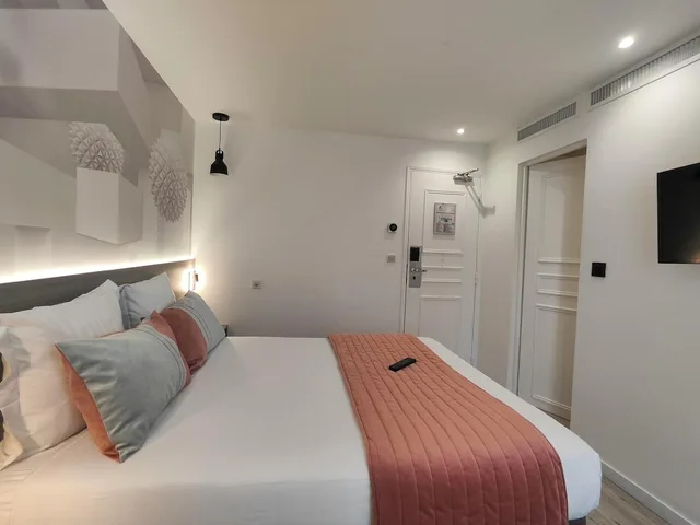 غرفة عائلية رباعية بسريرين كوين، Atelier Montparnasse Hotel 1/9