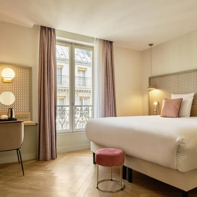 غرفة بريميوم بسرير كينج، Hotel Cervantes By Happyculture 1/3
