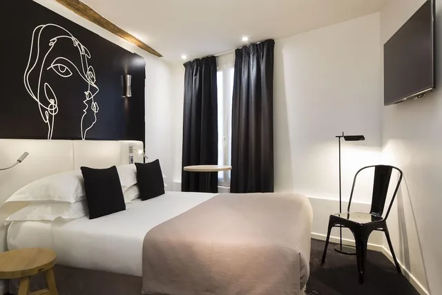 غرفة كلاسيكية بسرير مزدوج وسريرين منفصلين، Hotel Montparnasse Saint Germain 1/2