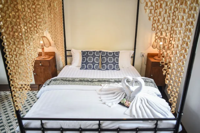 Family, House, Queen Bed, Ohana House Hq 1/3
