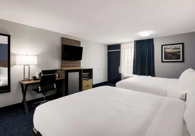غرفة قياسية بسريرين كوين، SureStay Plus by Best Western Pigeon Forge 3/4