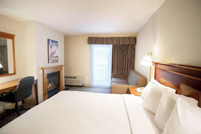 غرفة ديلوكس بسرير كينج بإطلالة على الجبل، The Yankee Inn 2/8