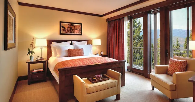 غرفة كبيرة ركنية بسرير كينج بإطلالة على الجبل، The Ritz Carlton Lake Tahoe 1/5