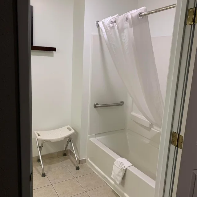 جناح بسرير كينج بغرفة نوم واحدة لذوي الإعاقة، Country Inn & Suites by Radisson, Chambersburg, PA 3/3