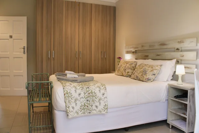غرفة ديلوكس بسرير كوين، Vineyard On The Hill Guest House 7/10