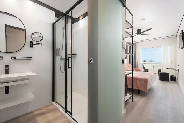 غرفة بسرير مزدوج بإطلالة على البحر بشرفة، Hotel Condesa 7/7