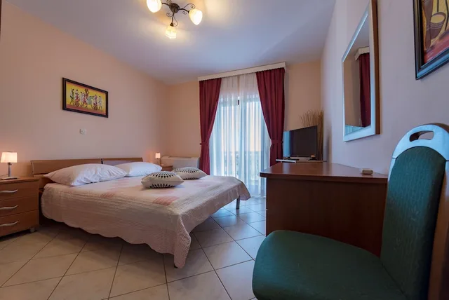 غرفة بسرير مزدوج بشرفة، Hotel Aurora 3/8