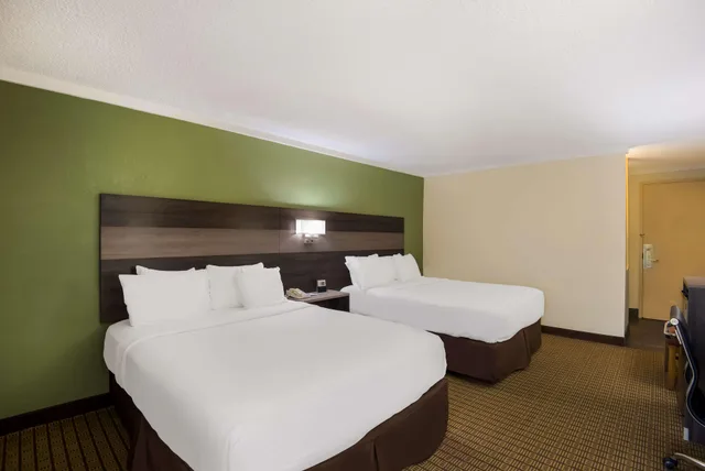 Room, Quadruple, Queen Bed, Best Western Prairie Inn & Conference Center 2/4