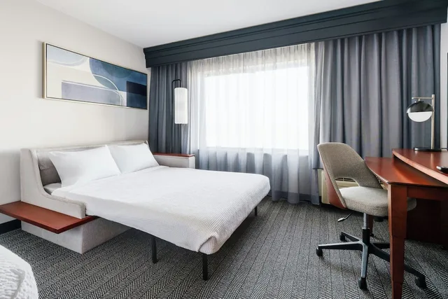 غرفة بسرير كينج لذوي الإعاقة، Courtyard By Marriott Farmington 2/8
