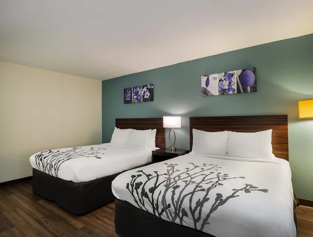 غرفة قياسية بسريرين كوين، Sleep Inn Savannah Midtown 2/6