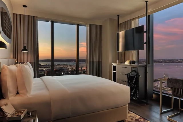 غرفة قياسية ركنية بسرير كينج بإطلالة على المرفأ، Hotel Indigo Auckland By IHG 2/3