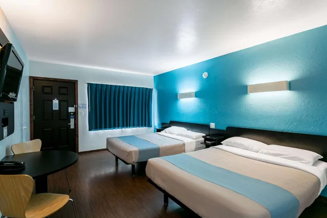 2 Queen Beds - Non-Smoking, Mini Fridge، Motel6 Missoula MT - University 8/10