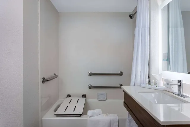 Room, King Bed, Accessible, La Quinta Inn Pensacola 9/9