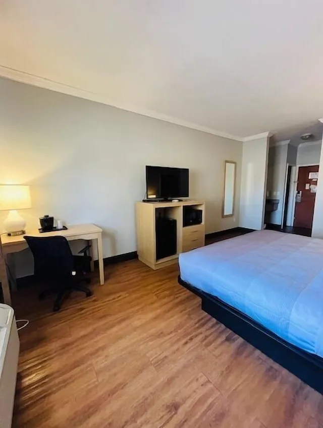 غرفة بسرير كينج، Quality Inn Gulf Shores Airport 4/9