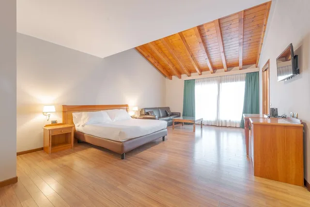 Junior Suite, Queen Bed, Sofa, Pool Access، Hotel Horizon Wellness Spa Resort, BW Signature Collection 1/10