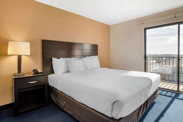 غرفة قياسية بسرير كينج، Econo Lodge Inn and Suites Resort Rehoboth Beach 1/4