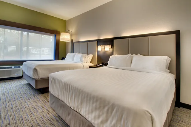 غرفة بسريرين كوين، Holiday Inn Express & Suites - Summerville 1/3