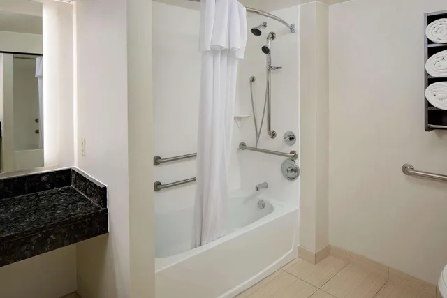 جناح، Homewood Suites by Hilton Boston-Billerica/Bedford/Burlington 2/2