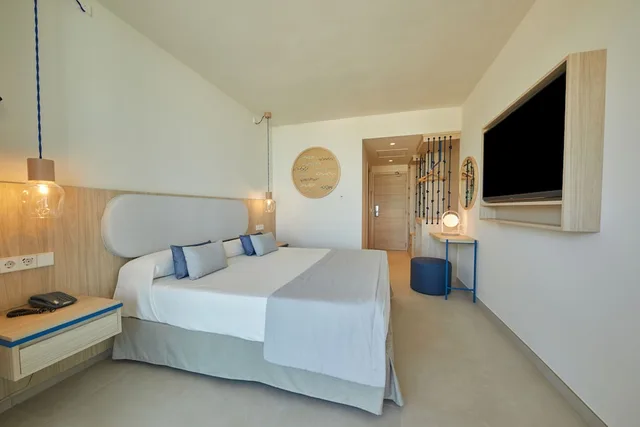 غرفة بسريرين منفصلين بشرفة، Stil Victoria Playa 2/3