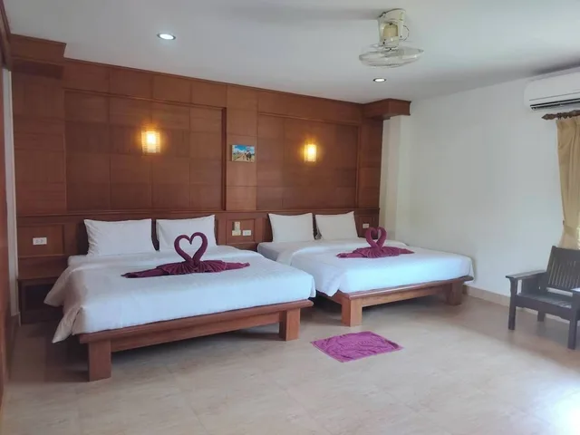 بنغل عائلي بسريرين كوين، D.R. Lanta Bay Resort 1/9