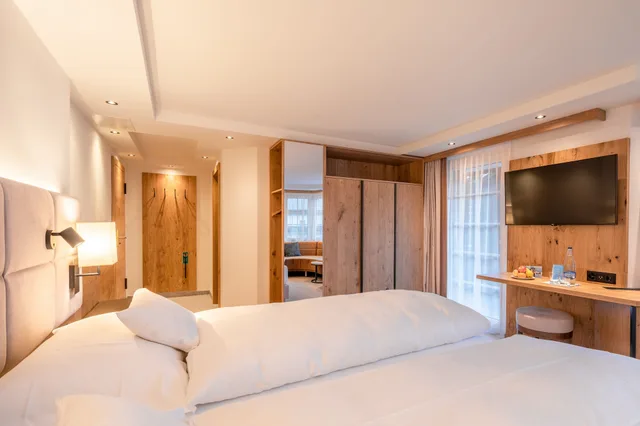 غرفة بريميوم بسرير كينج بإطلالة على الجبل، Hotel La Ginabelle 3/4